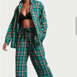 Victoria's Secret Flannel Long Pajama Set
XXL